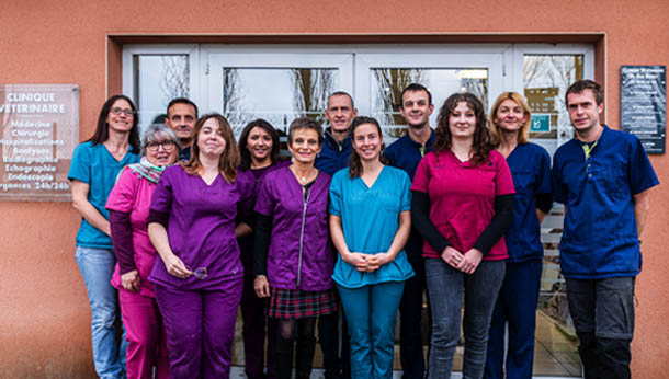 Equipe devanture clinique - Clinique du Bas Bugey